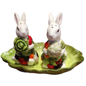 CORNER RUBY 3pc Ceramic Veggie Bunnies Salt And Pepper Shakers With Tray